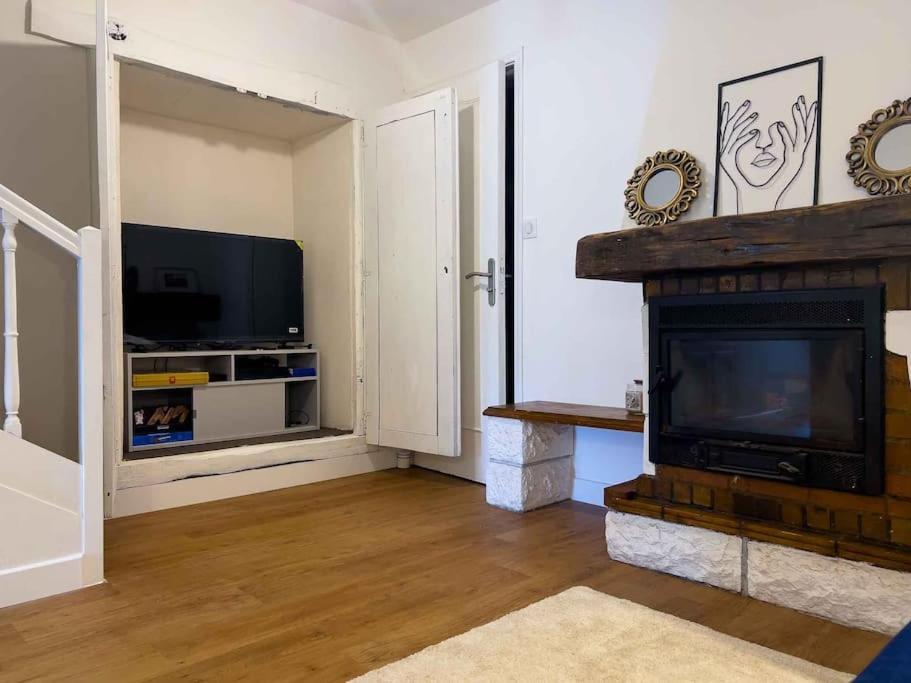Maison Semi-Troglodyte Avec 4 Velos Rochecorbon Exterior foto